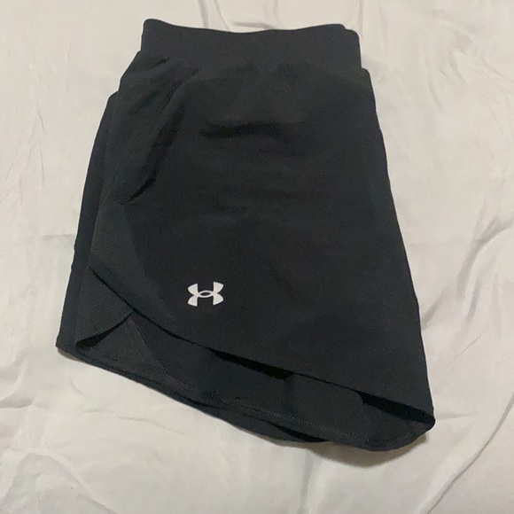 Under Armour Pants - ✨SALE Under Armour HEATGEAR Shorts